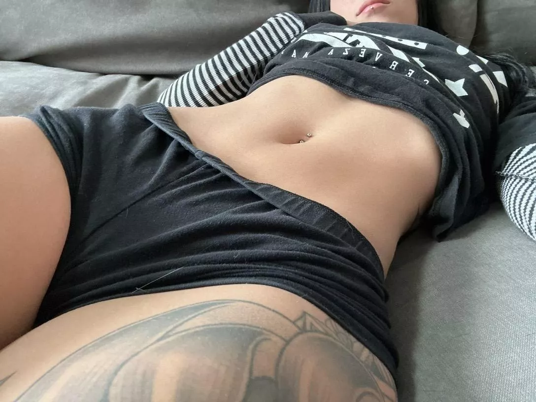 Ignore the marks on my tummy [IMG]