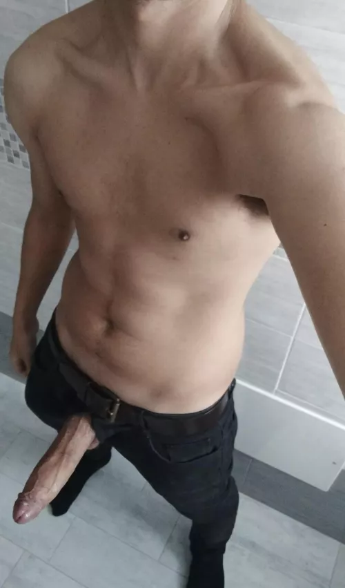 I’m 24 and I’m only 5’7” tall. Do you like short guys?