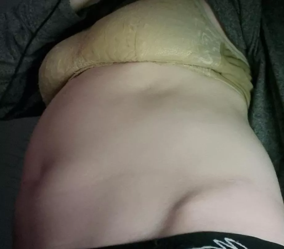 I'm addicted to being teased and getting fatter!!