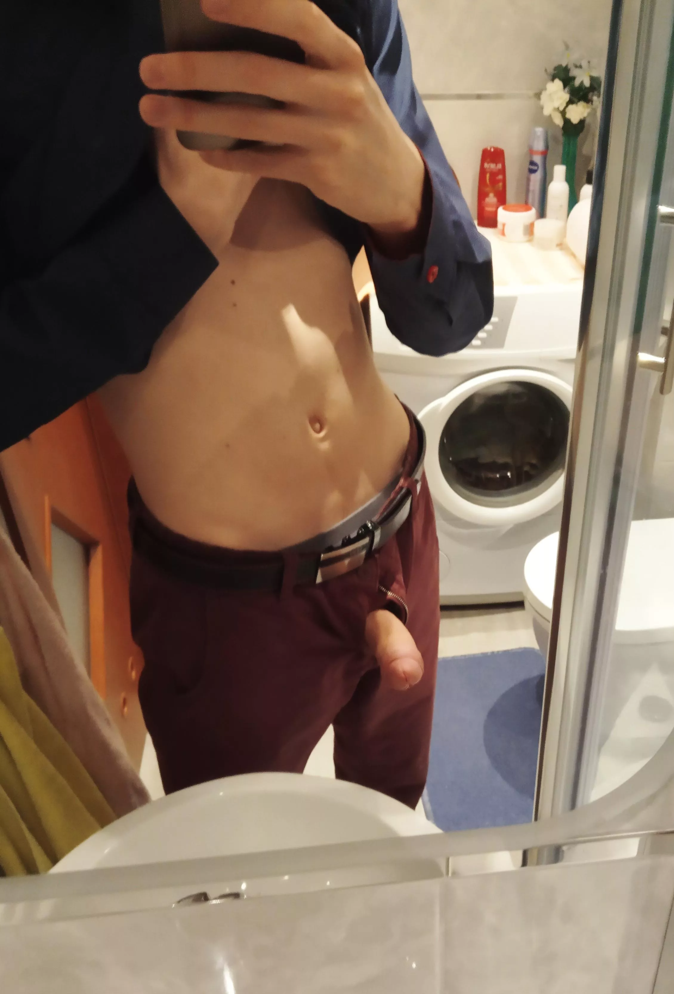 I'm drunk and horny at a house party rn 🥴😈