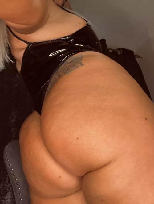 I’m gonna put my fat cheeks in your face