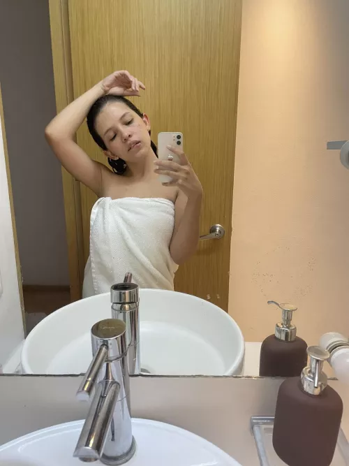 Kiss me or lick my fresh armpits