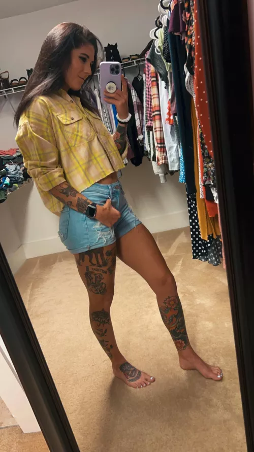 My favorite thing to wear in the world is a flannel shirt 😍