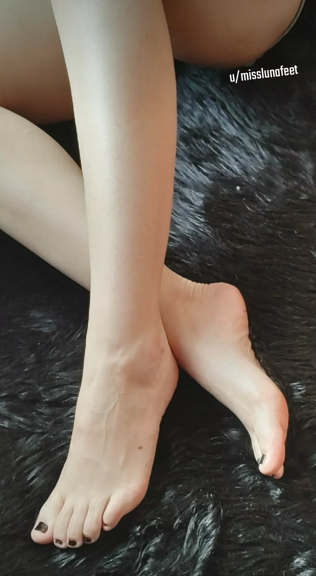 Pale goth feet