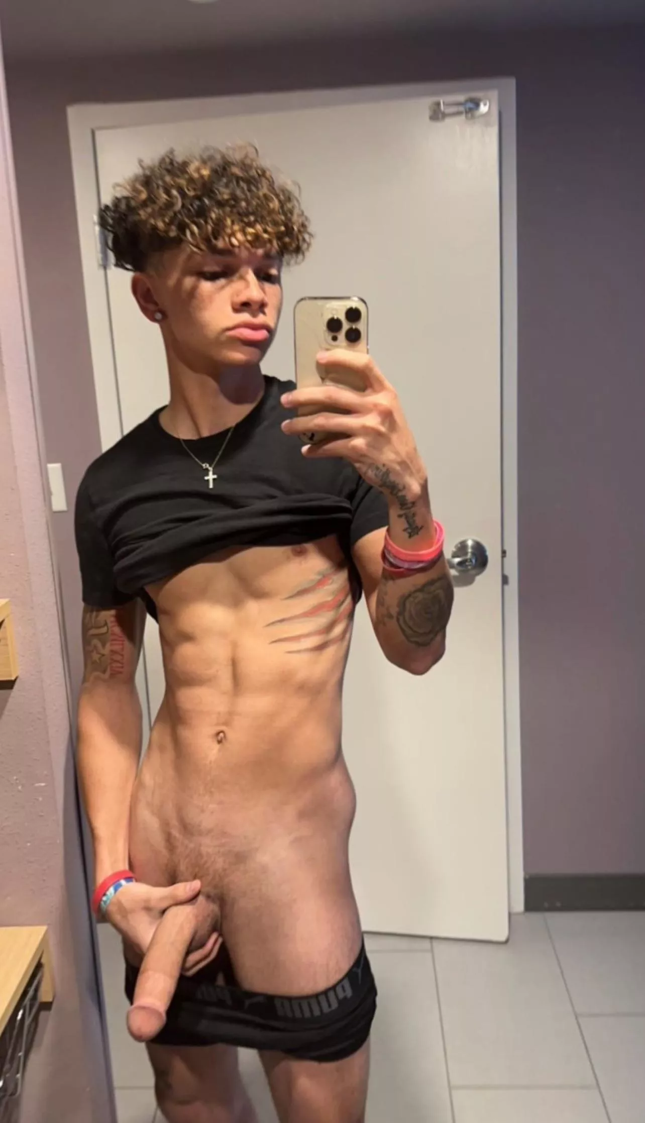 say yes and ill send u nudes