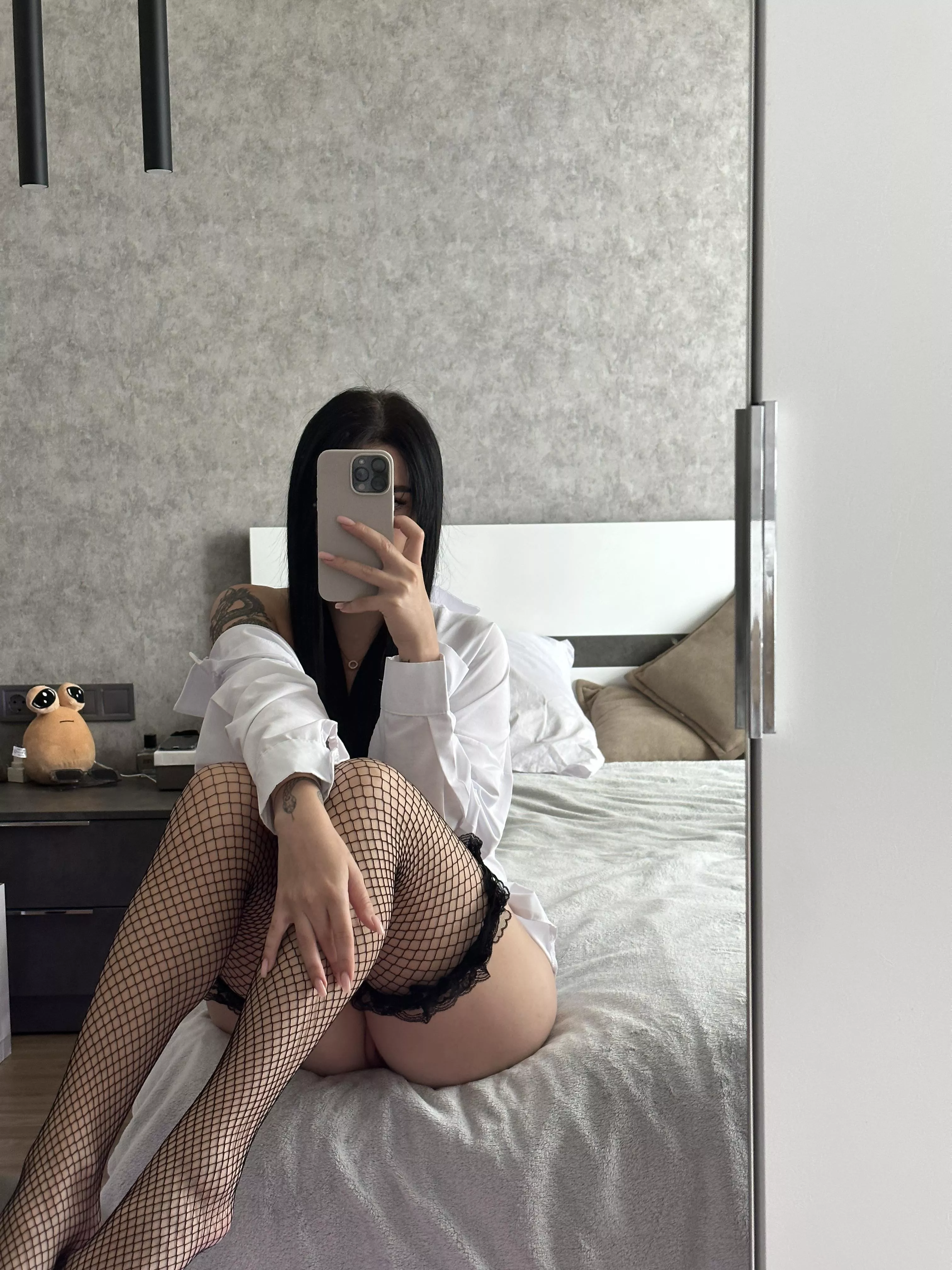 this grade 3 teacher means business when shes wearing fishnets