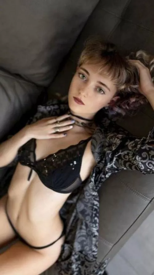 Those eyes could tell you so many things you'd never imagine F18