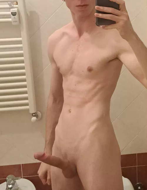 Am I cute? (DMs open)