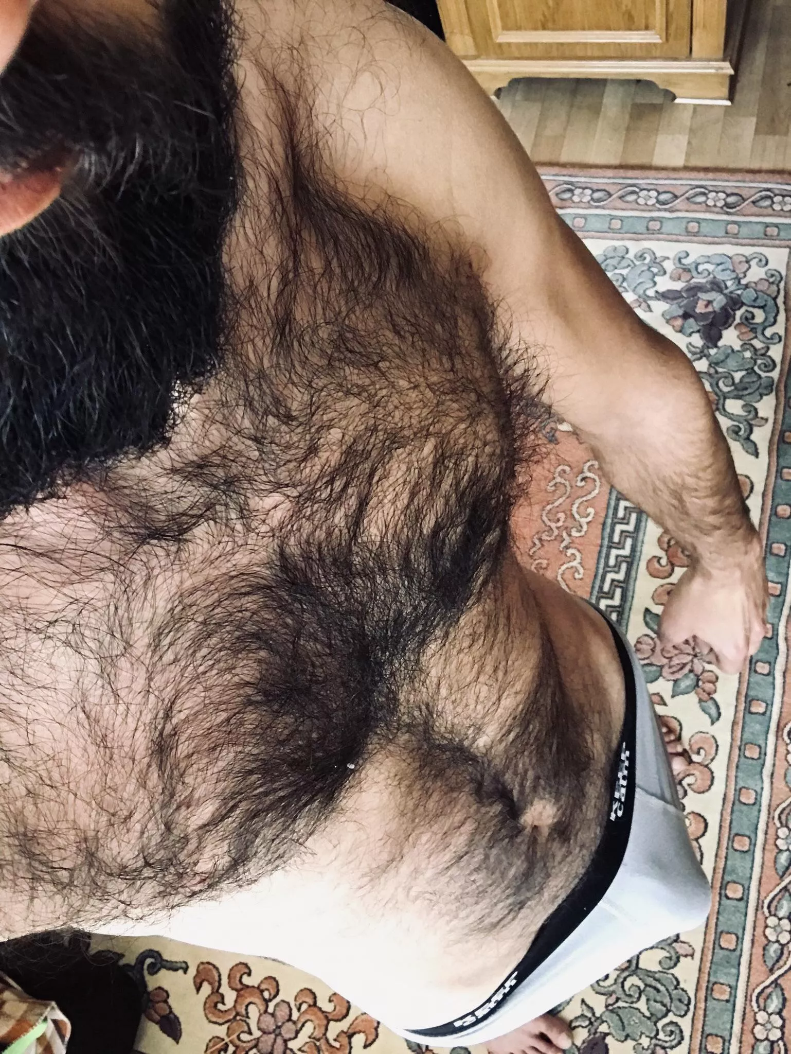 Does anyone prefer hairy men?