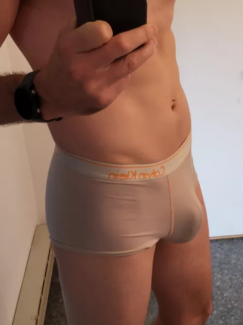 How bad do you want me to DM you an extra photo?