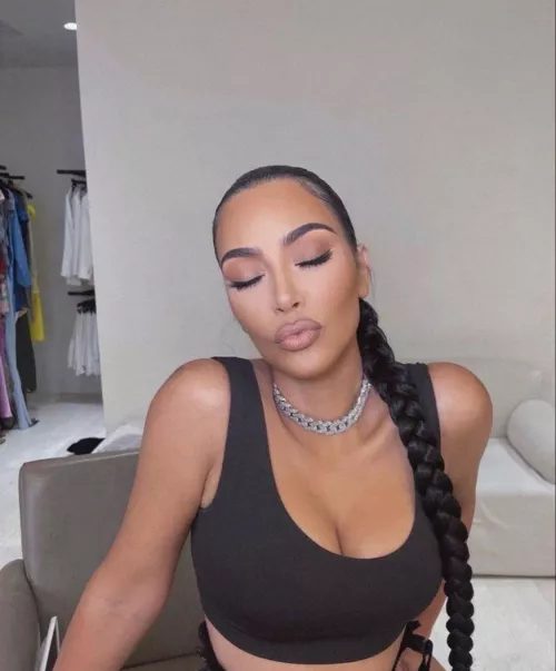 Kim knows that she’s making us horny