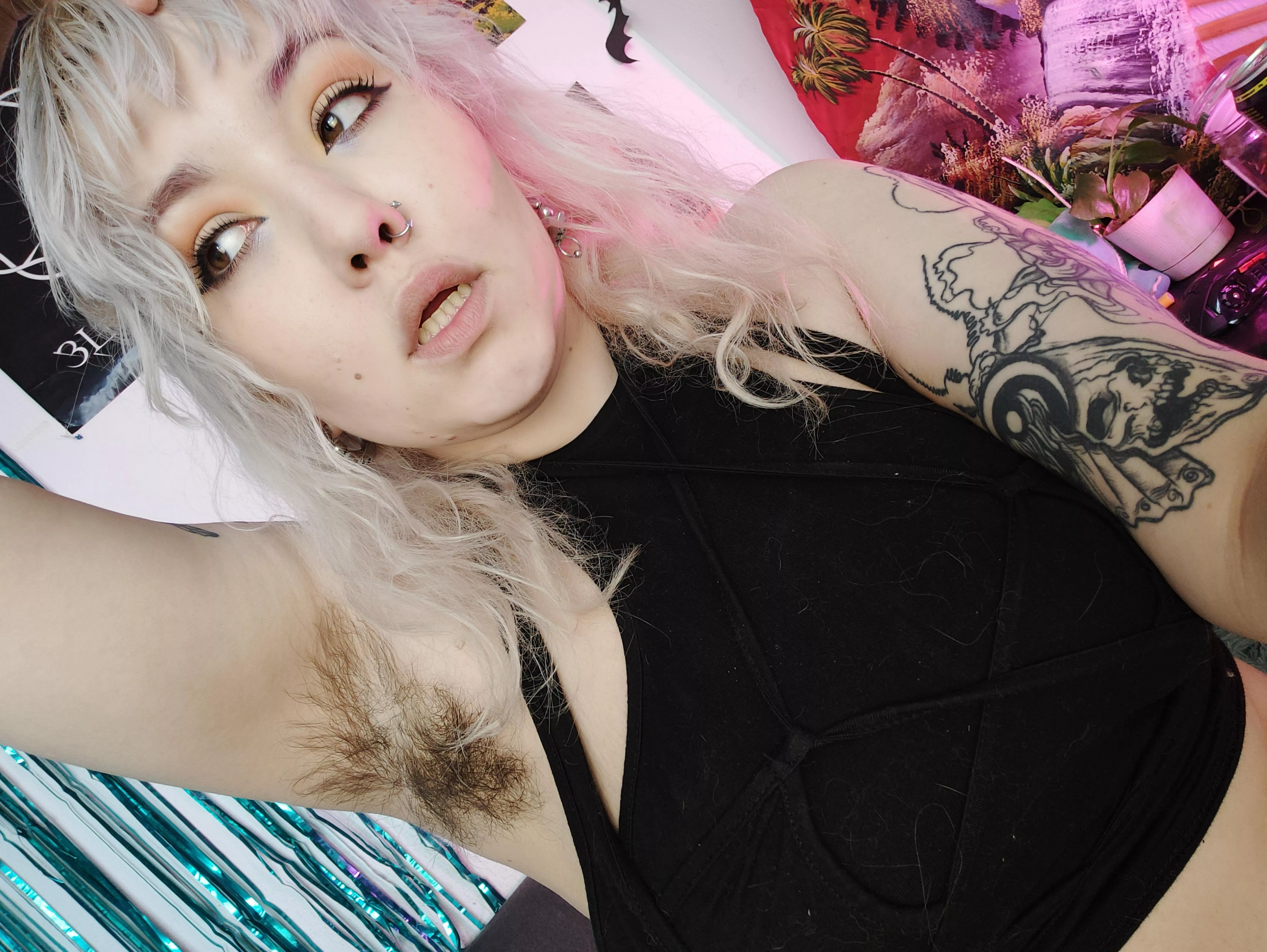 Looking for some hairy naughty fun tonight? 😈