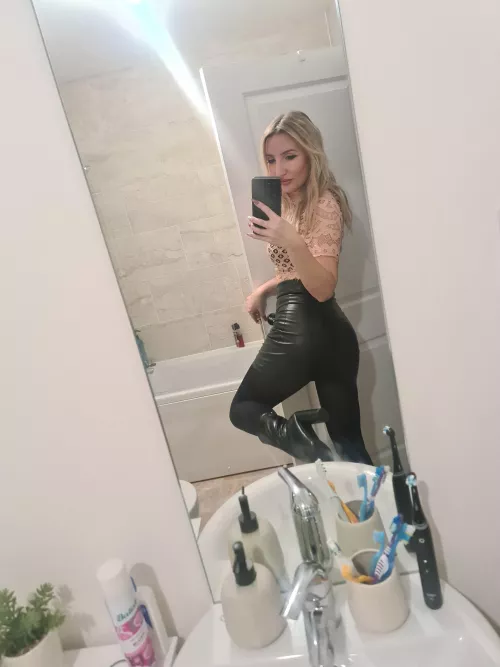 Milfie ready to go out on the town :D