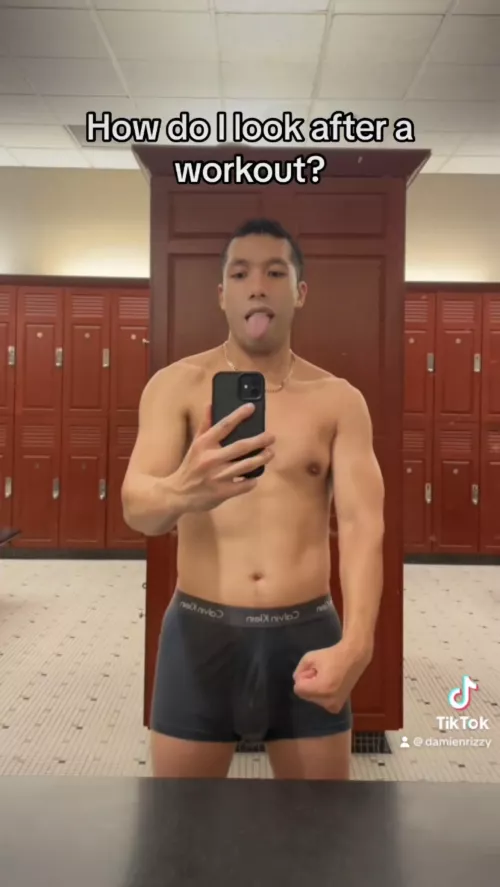 My locker room selfie