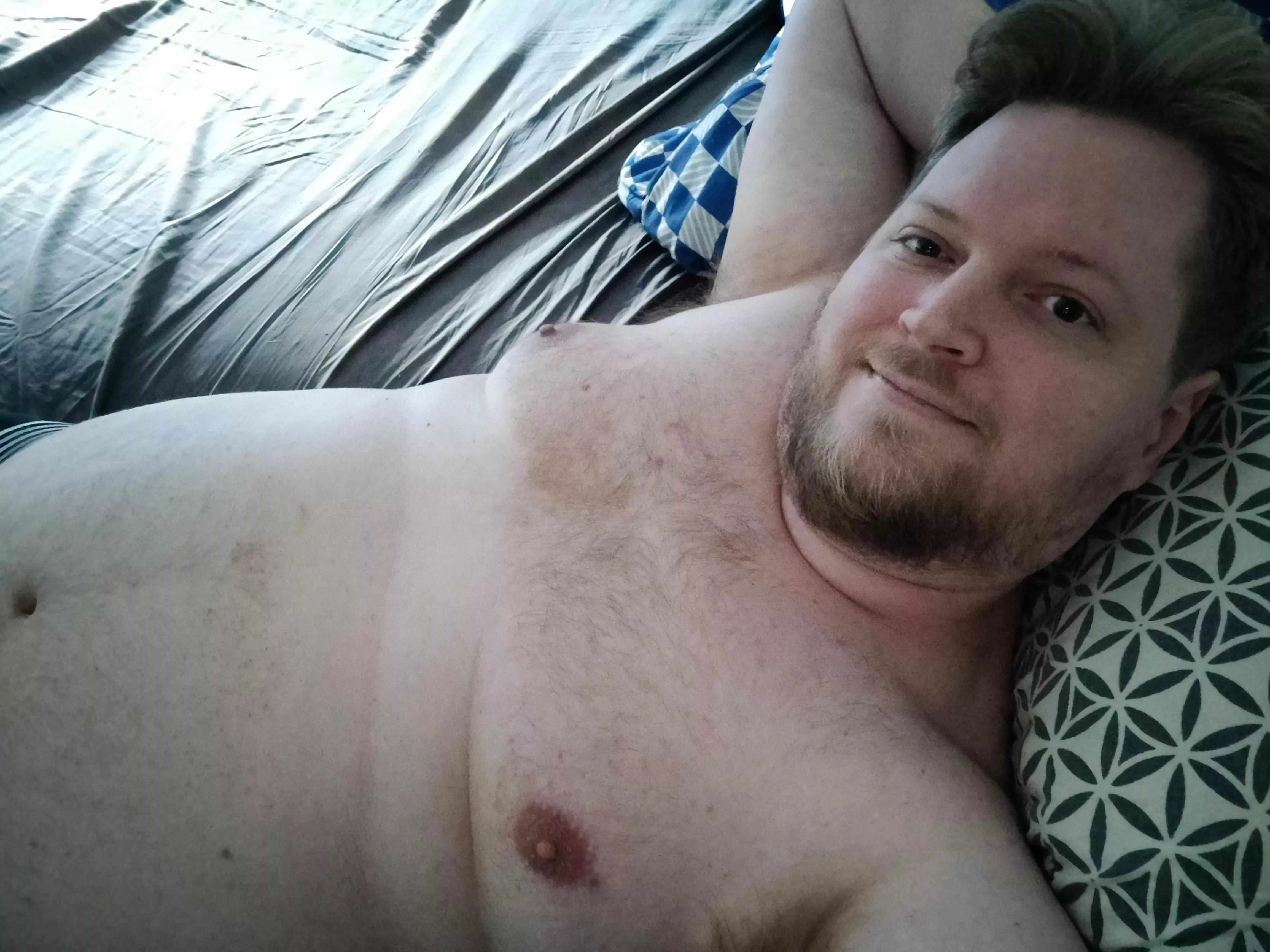 This bottom's feeling playful today!