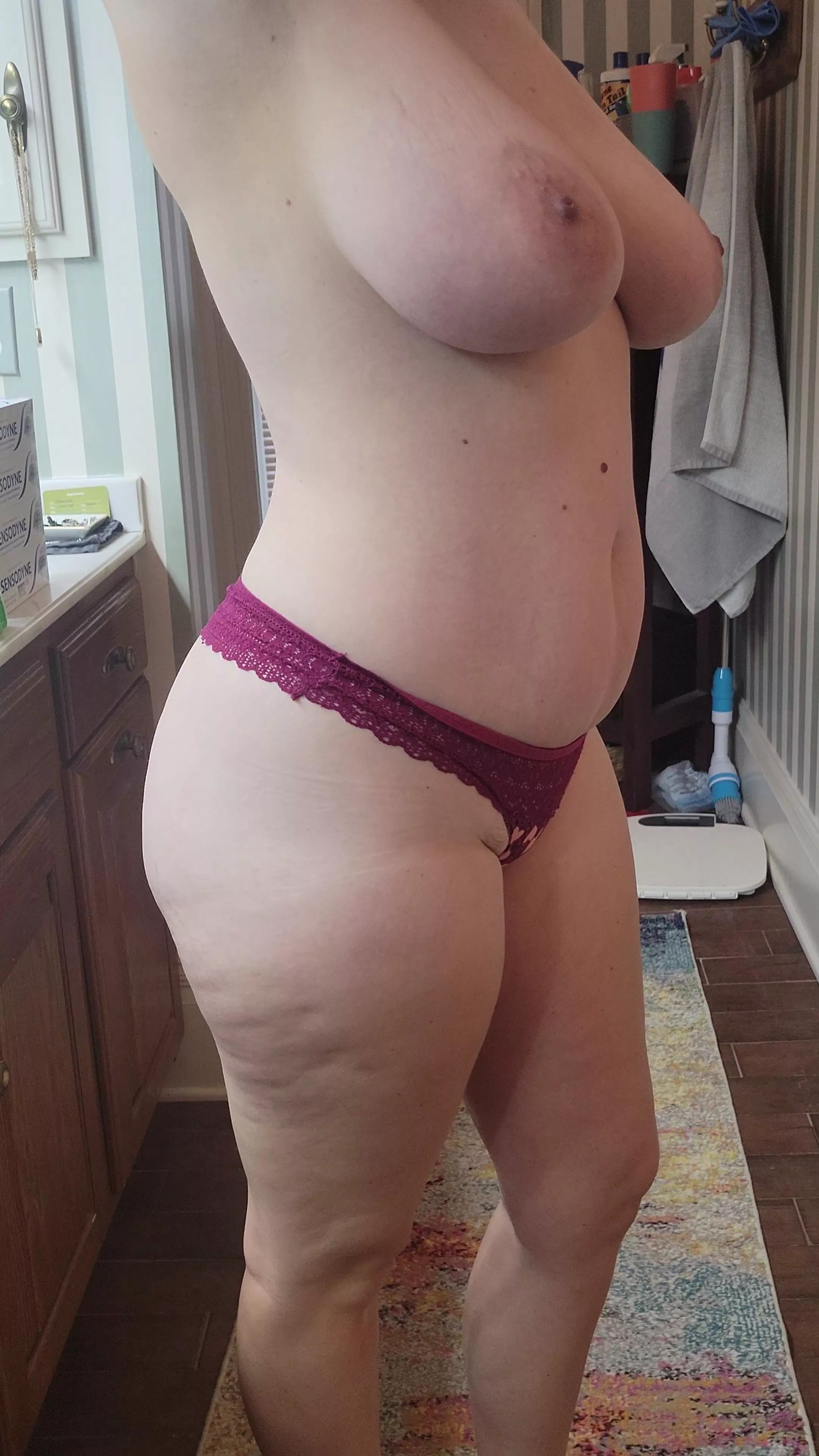 What the milf nextdoor looks like getting ready for bed