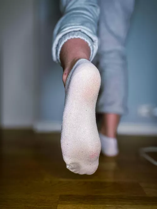 Would you like to cum on them? Or sniff them?👅🦶🏼ps: they are sweaty❤️