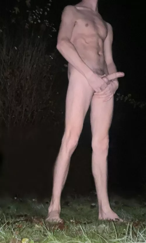 18 yo in the park… Hmu ;) @marcus19dix