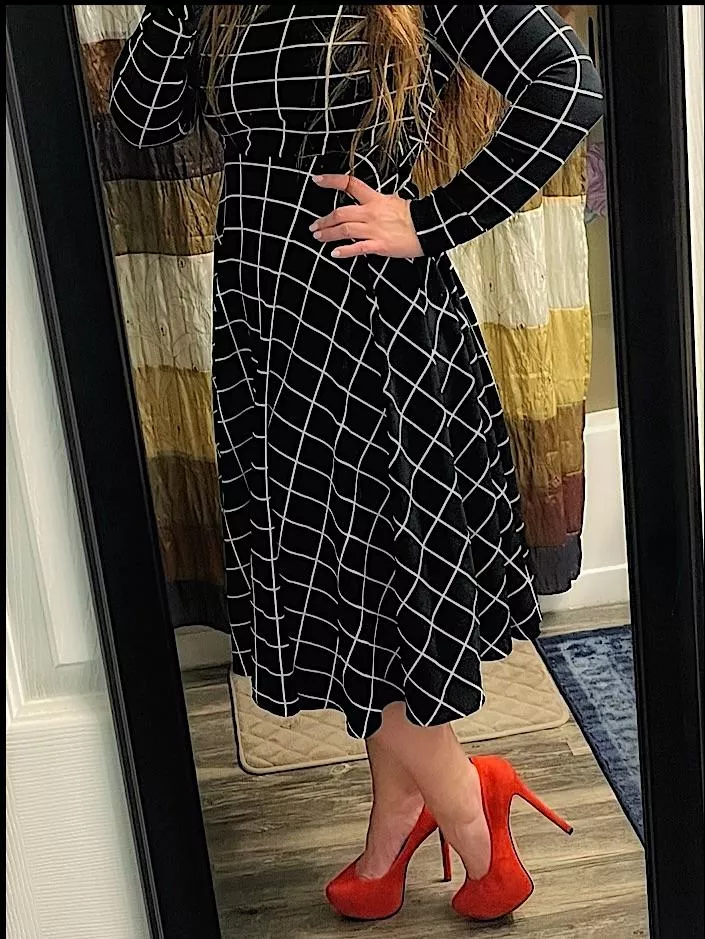 🖤 🤍 🧡 a classic color combo with my own flair for a splash of color 🍊