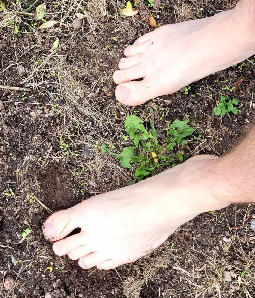 Anyone out there like male feet?