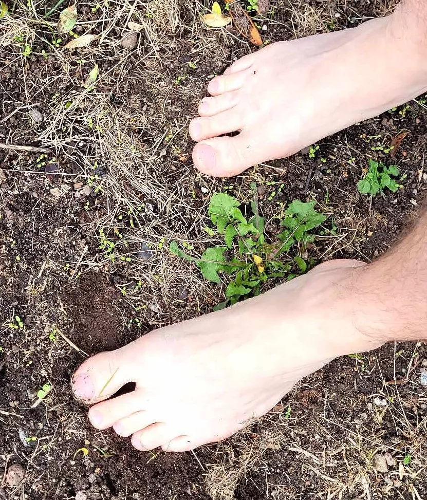 Anyone out there like male feet?