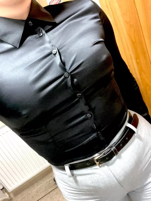 Buttoned up today ☝️🖤