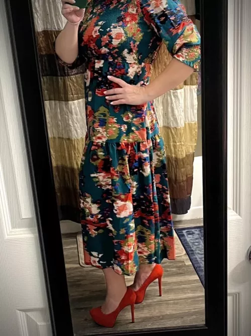 Chameleon 🦎 heels, sometimes look 🍊 others 🍅 (Jessica Simpson’s)