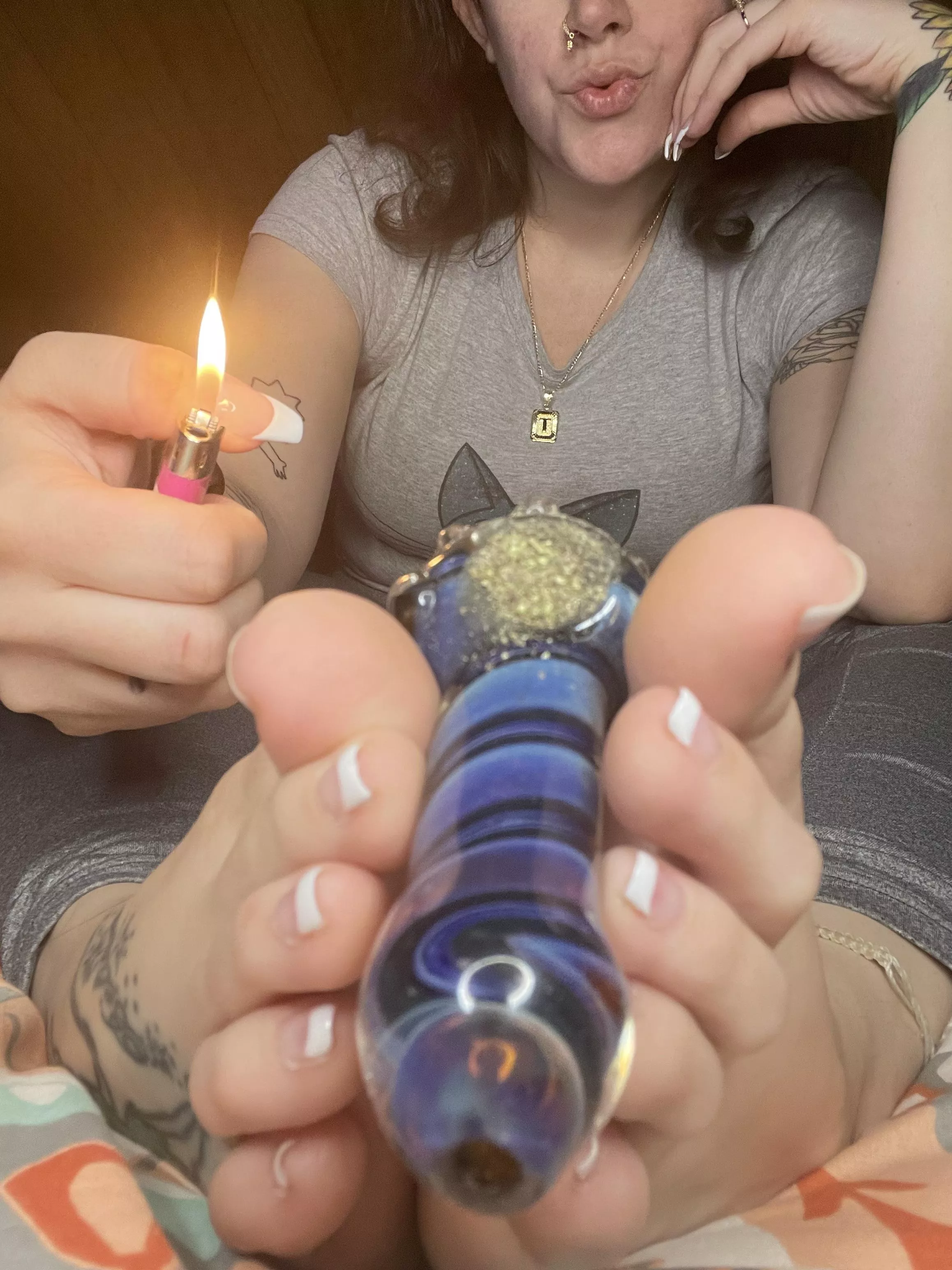 If I pass 🍃 to you like this, you hittin it?