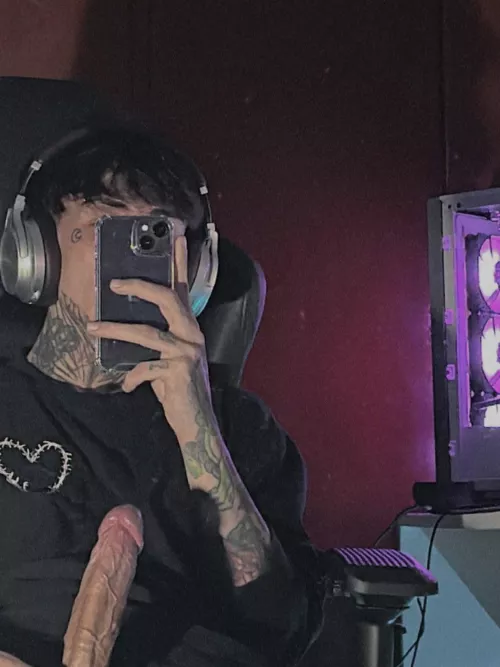 I'm just leaving my nudes here