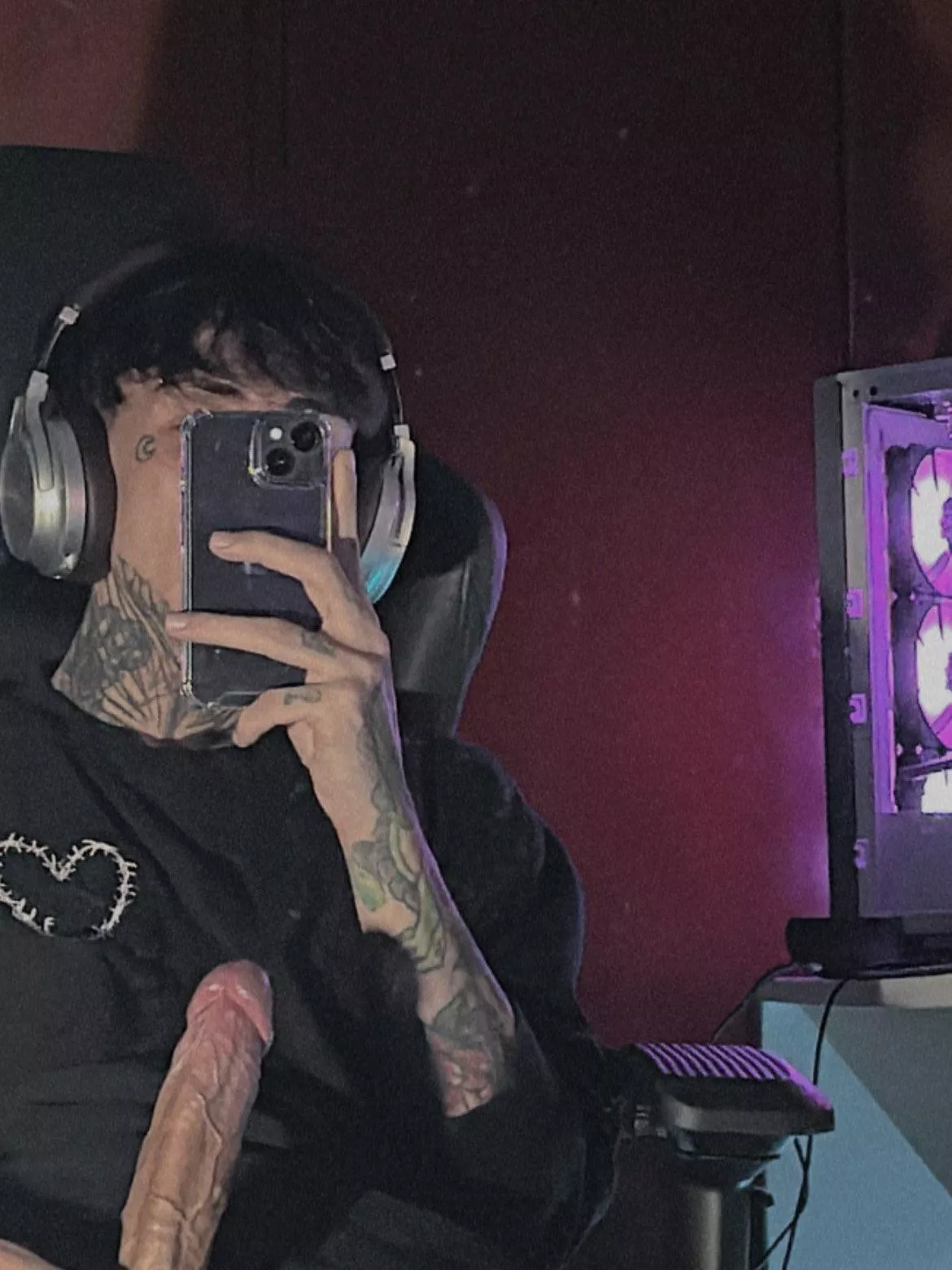 I'm just leaving my nudes here