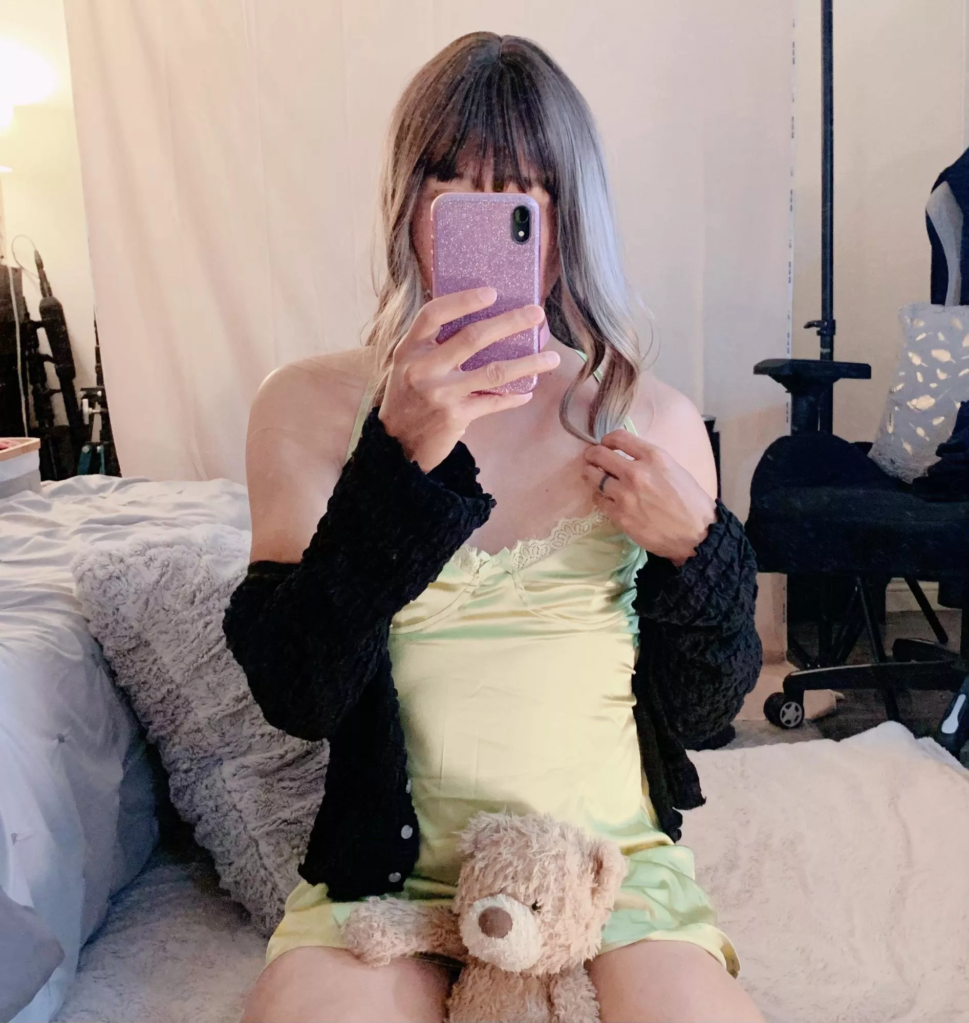 It’s getting too cold for this dress 💚