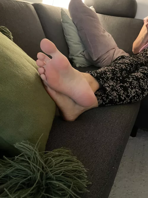 My evening feet are just waiting for someone to dive in.. seriously 🥹