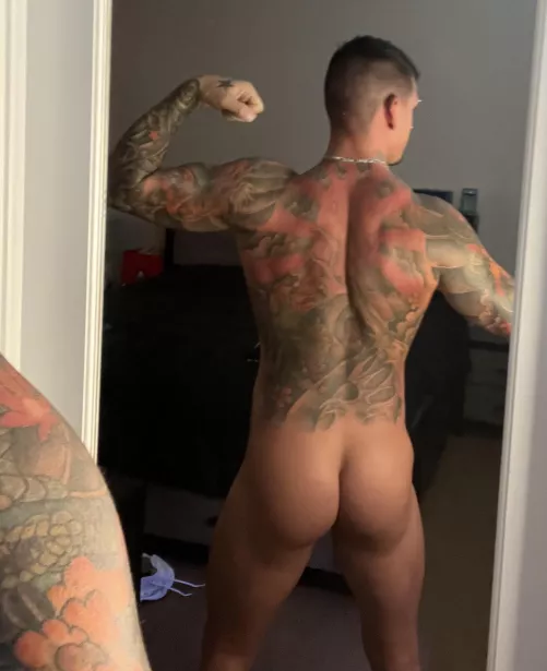 My wife says I have a cute ass, what do you think? 😏