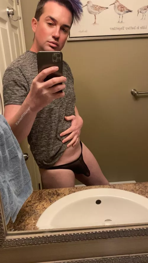 (NSFW) Say Hi if you think I’m rockin my black thong ❤️