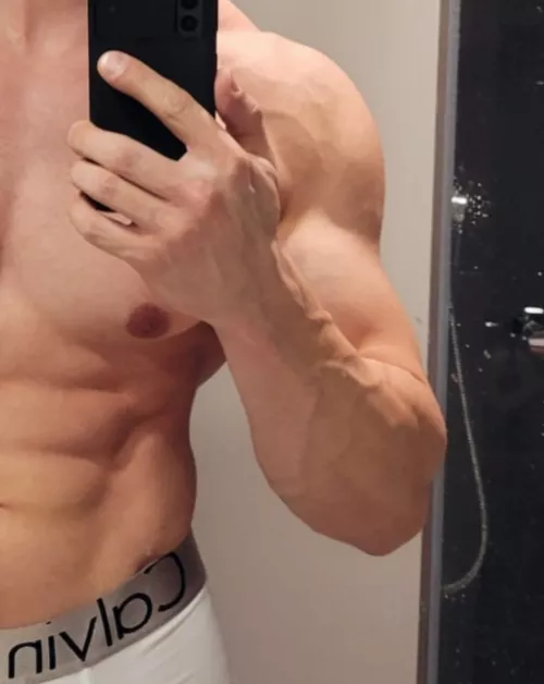 Post shower selfie 😌🚿