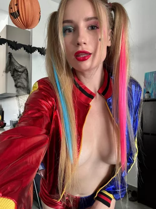 That slutty Harley wants to play with you