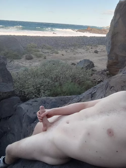 Wish I had someone to jerk my young cock with on the beach💦🥵