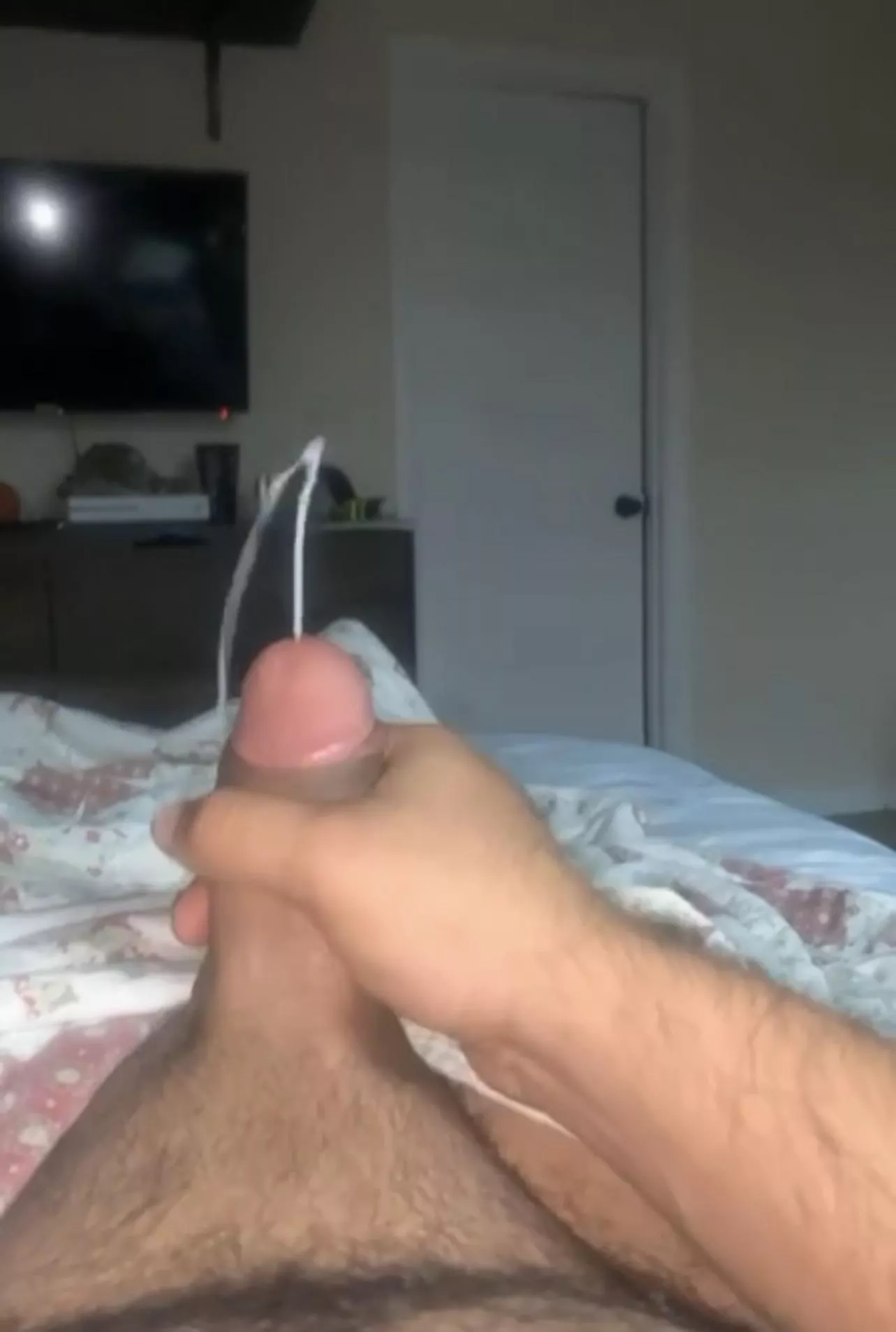 20 latino 6.5 inch cock looking to jerk. Eli_alvares