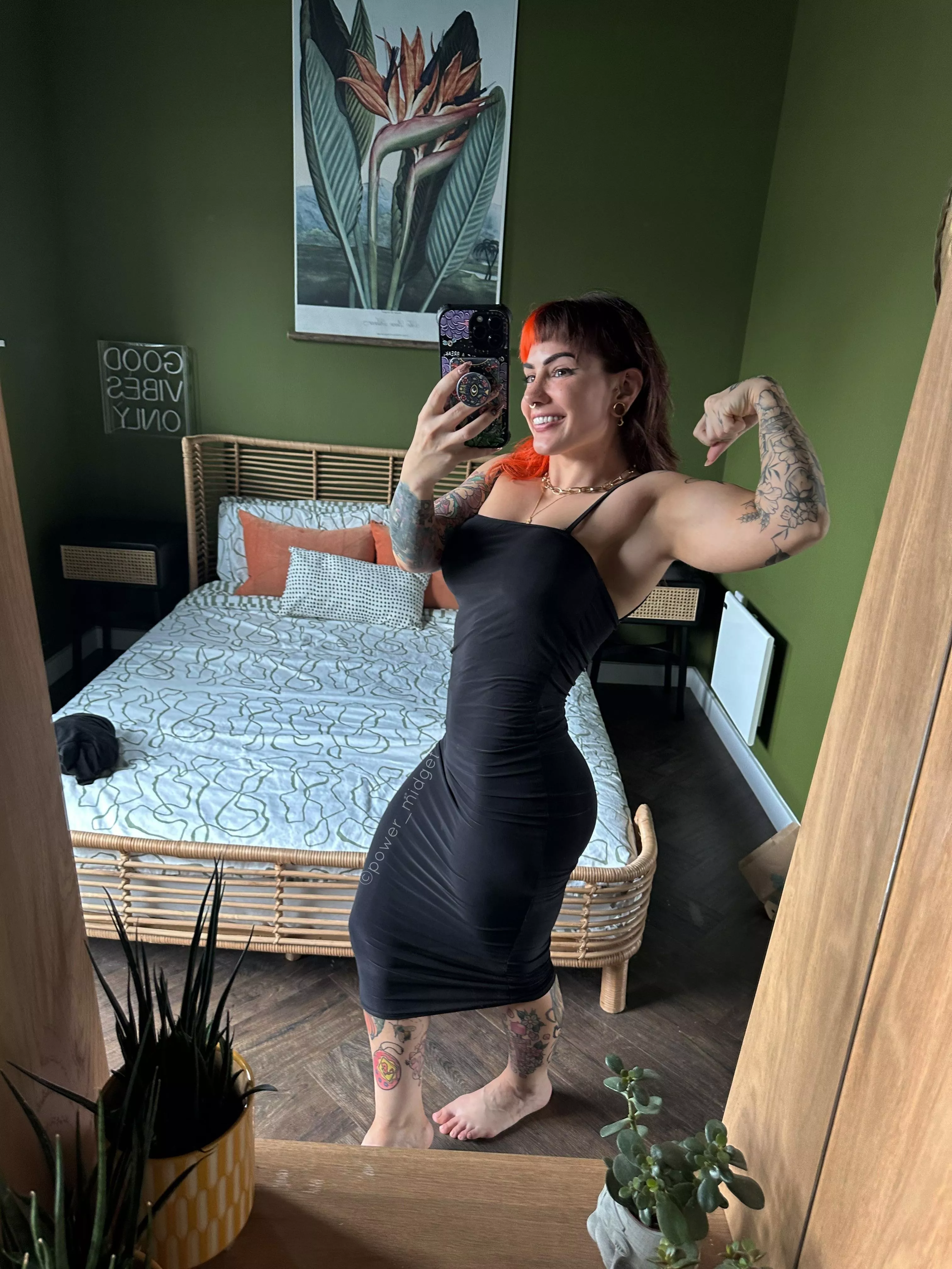 4ft 8” pocket rocket 😌