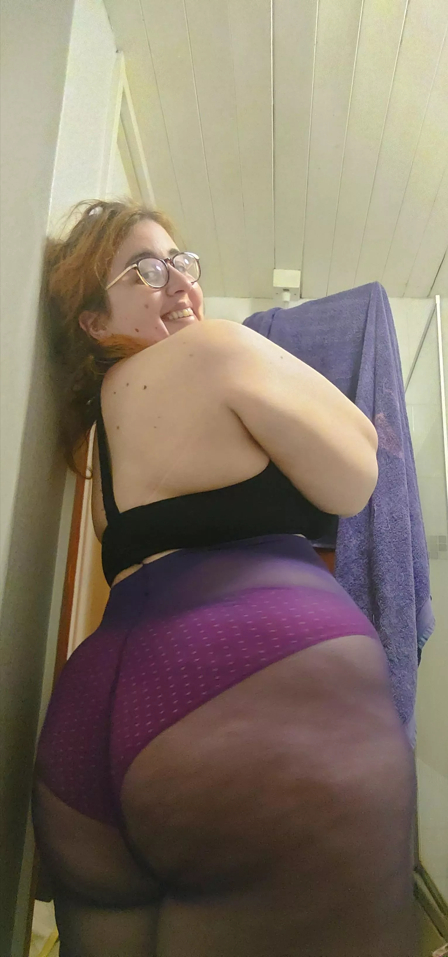 Colder months mean tights! Or pantyhose if you will 😘