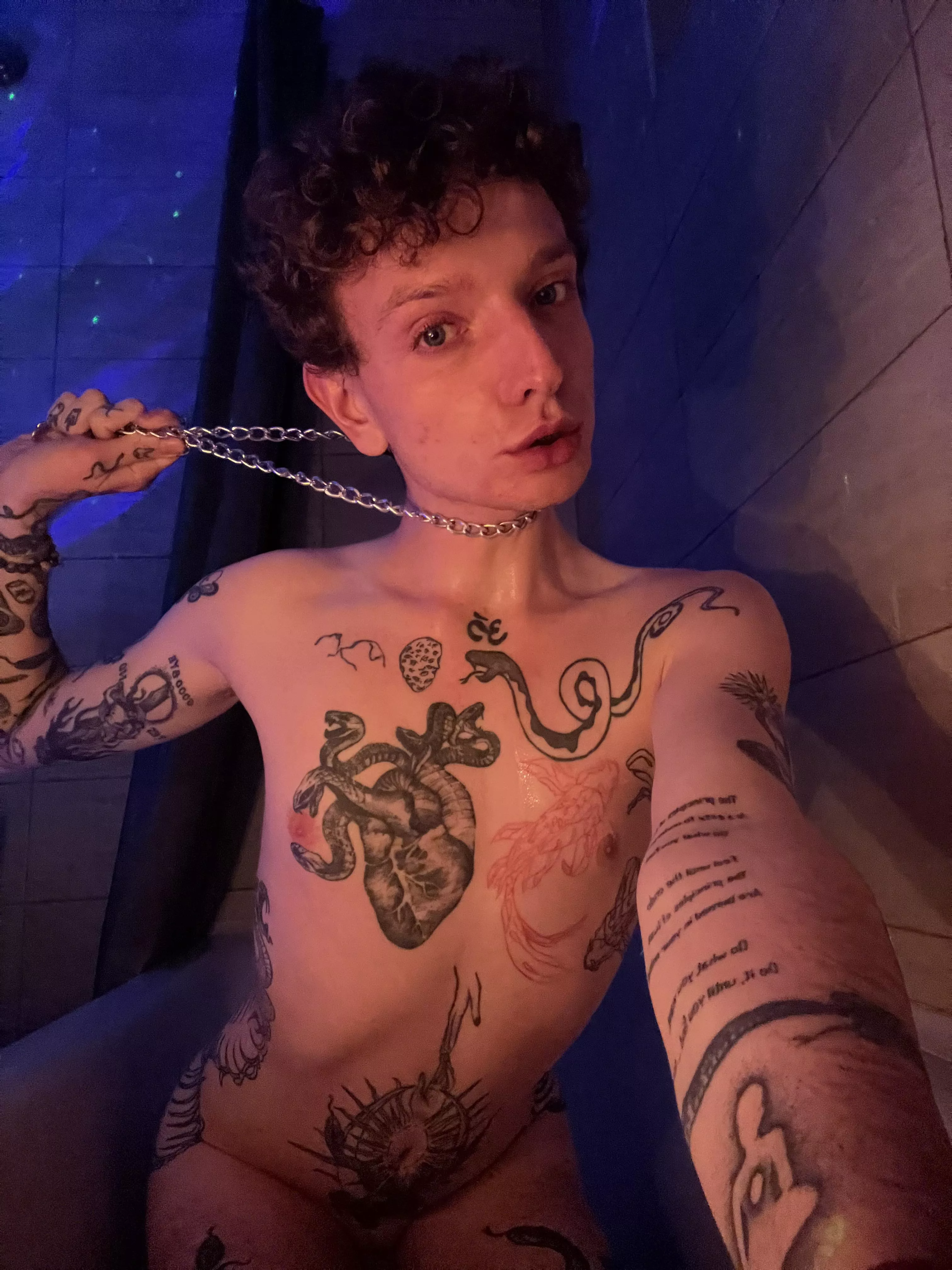 I can handle your cock while playing with my chain