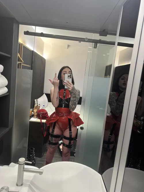 I wore this to the fetish awards last night ❤️🖤
