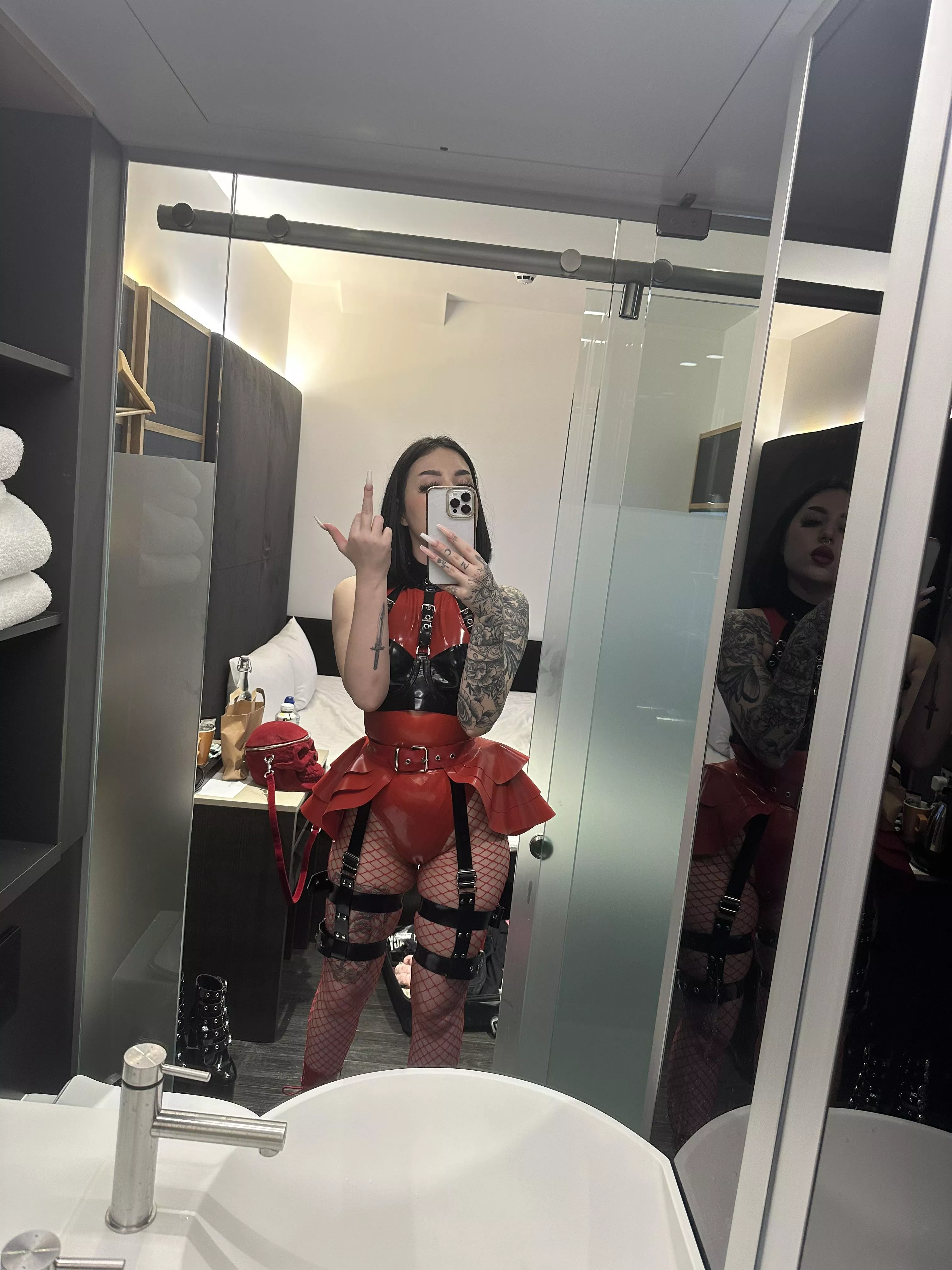I wore this to the fetish awards last night ❤️🖤