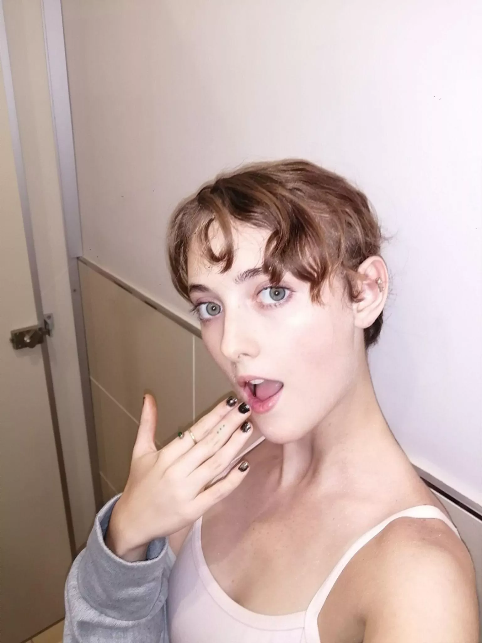 I'm sexy but definitely not vulgar. It's all about class and style, right F18