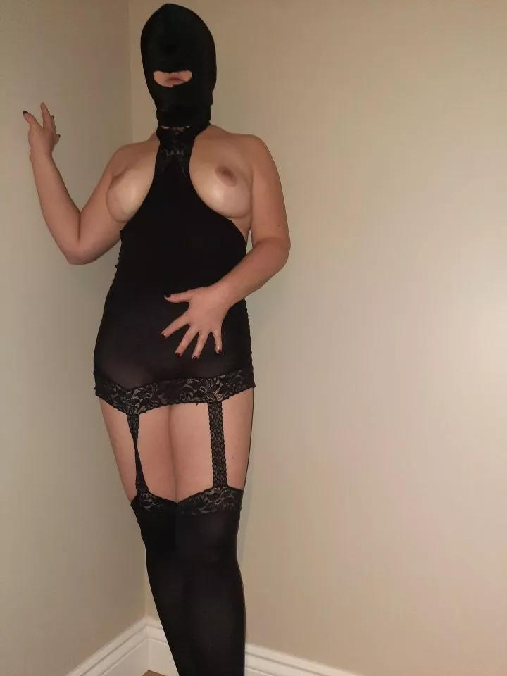 Interested in this 40 yrs old wife who likes to be dominated?