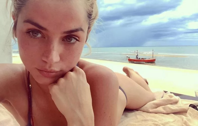 Let’s get Bi and goon for Ana De Armas