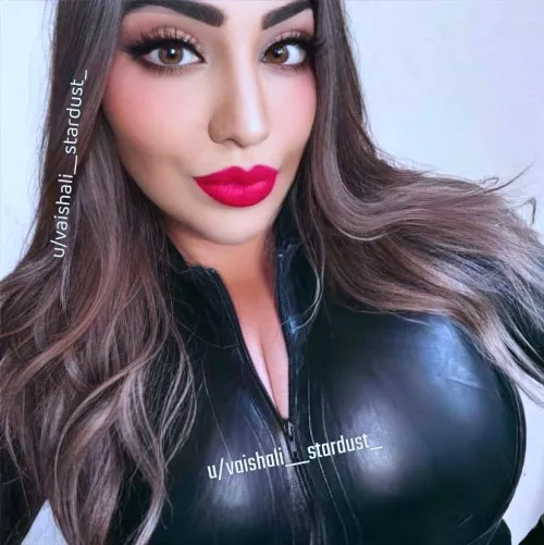 Love the feeling of leather skin on me🙈