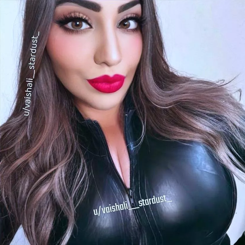 Love the feeling of leather skin on me🙈