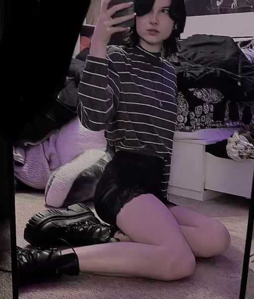 My sister was gonna get rid of this skirt so it only felt fair that someone took it lol