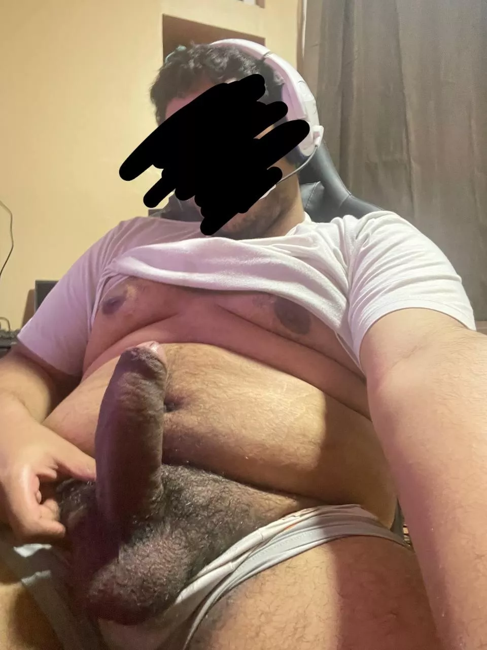 Need some help down here~ any volunteers?